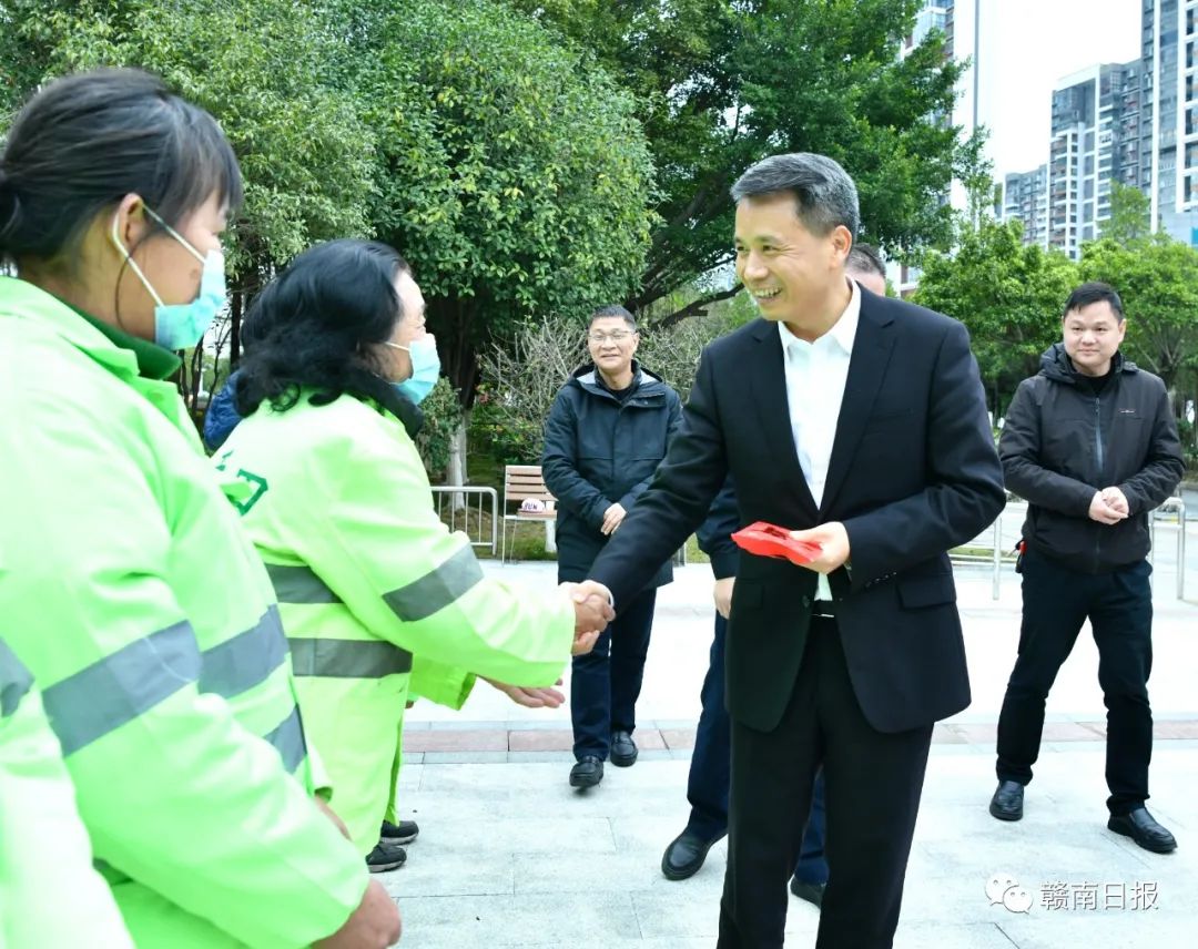 来源:赣南日报作者:全媒体记者卢盛/文 郭芷汇/图原标题《万凯在中心