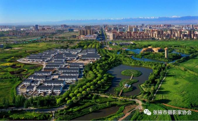 李青青雨后湿地全景图 张玉峰城市湿地 李春金张掖绿肺