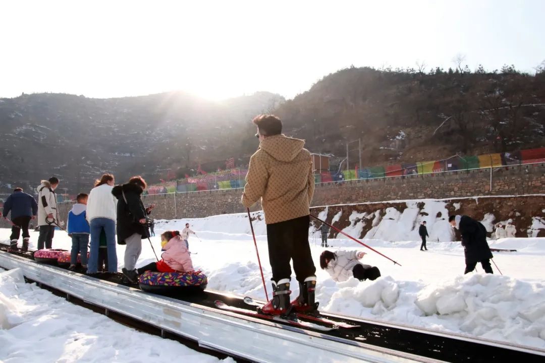 假期觅冬趣天保寨滑雪场嗨起来