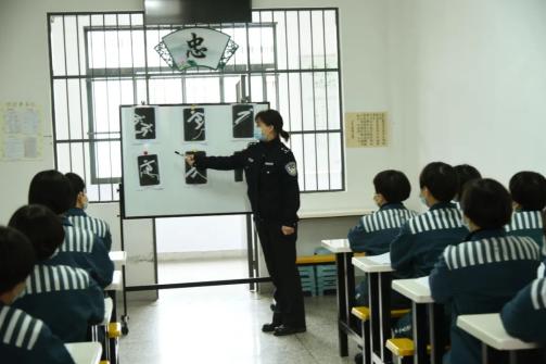 新生舞起来一起向未来女子监狱开展畅享唱响畅想冬奥系列活动
