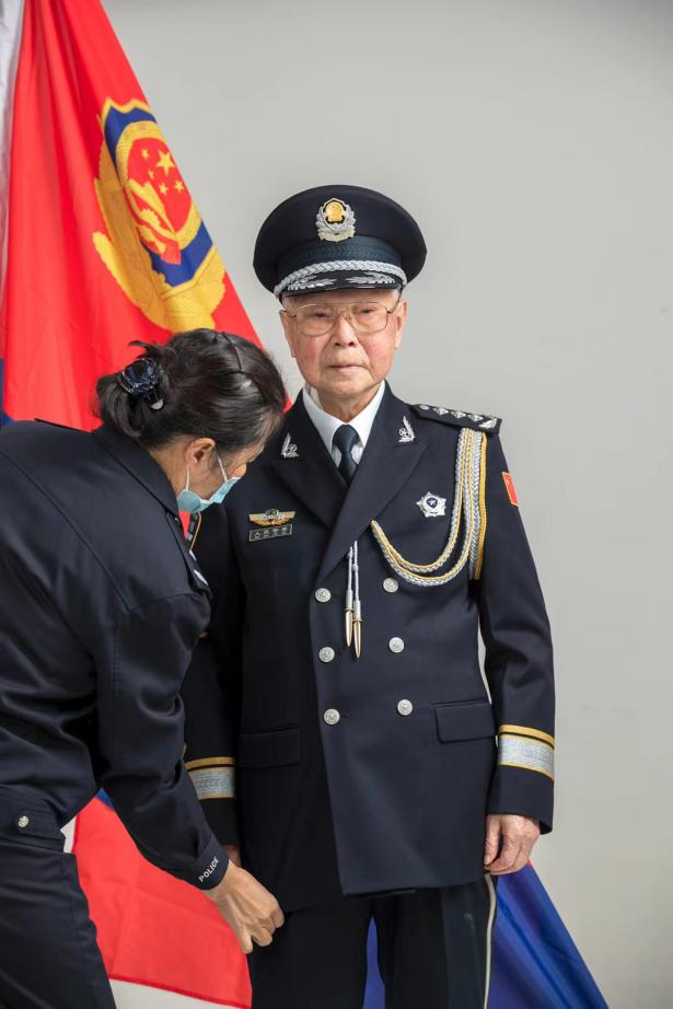 广东省公安厅启动为厅机关离退休老警察拍摄警礼服照