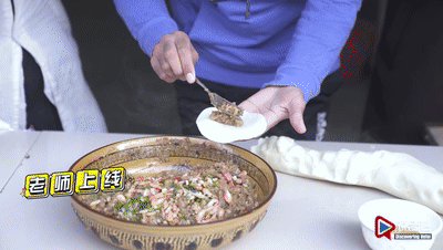 油炸与三河米饺来了一次"亲密接触"玛琳娜和卡西姆来到三河当属三河