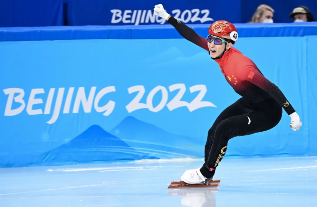 在4年前的2018年平昌冬奥会短道速滑男子500米决赛中,武大靖也以绝对