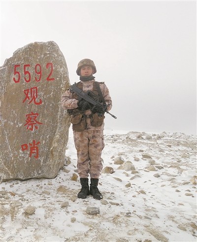 "春节前夕,顶着疾风暴雪,记者跟随西藏日喀则军分区今年第一批换防