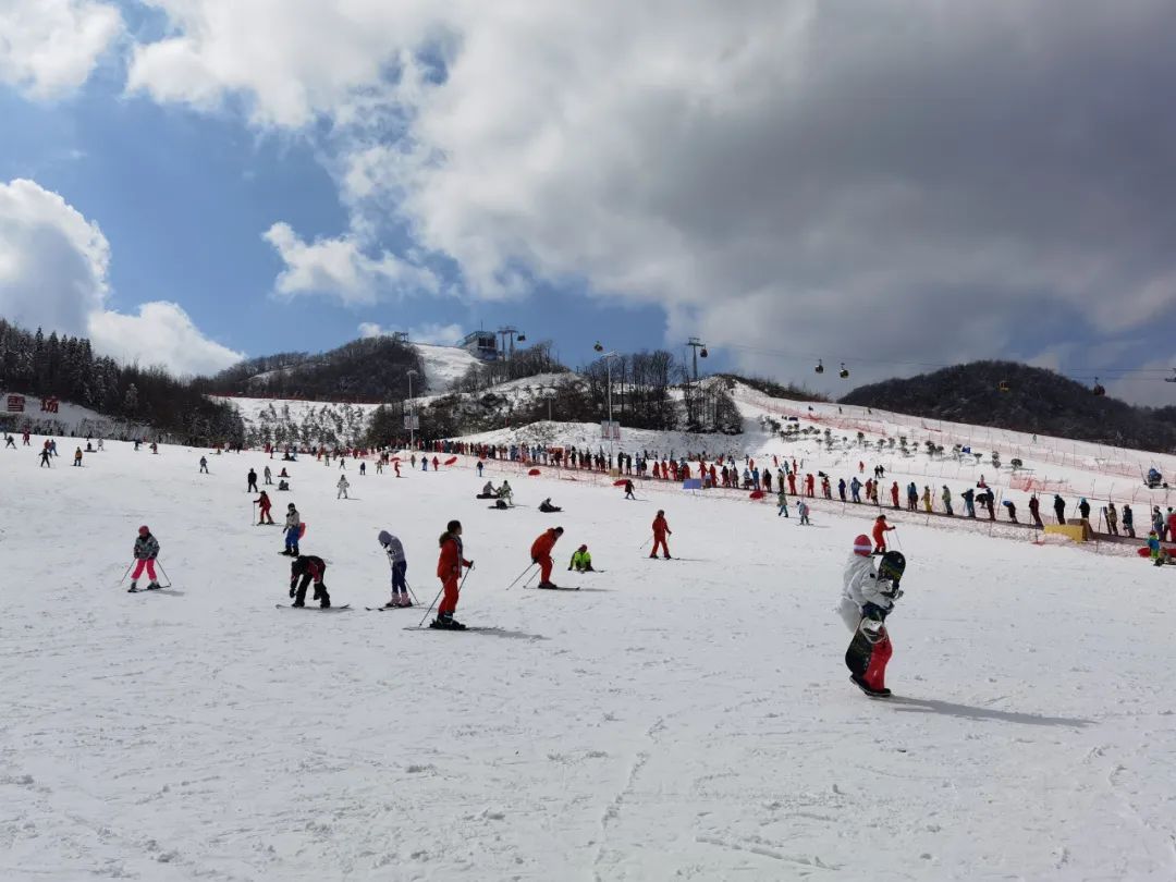 冬奥开幕带动冰雪旅游火爆湖北两滑雪场紧急提示