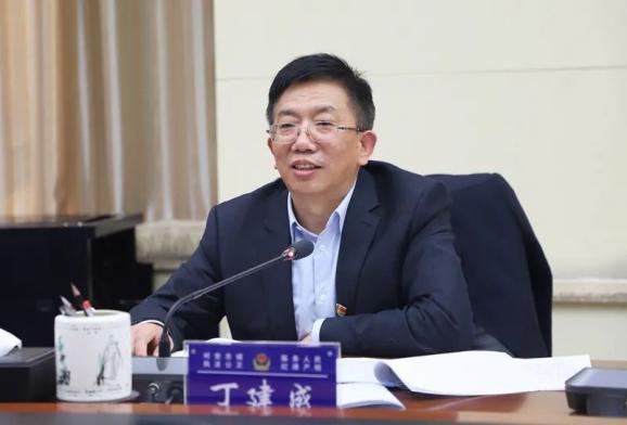 丁建成调研吴忠市公安局工作