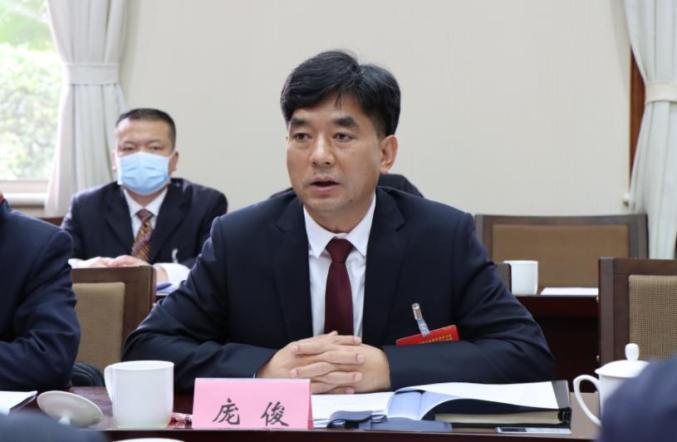 庞俊参加州政协十三届一次会议中共界别组分组讨论参会委员踊跃发言