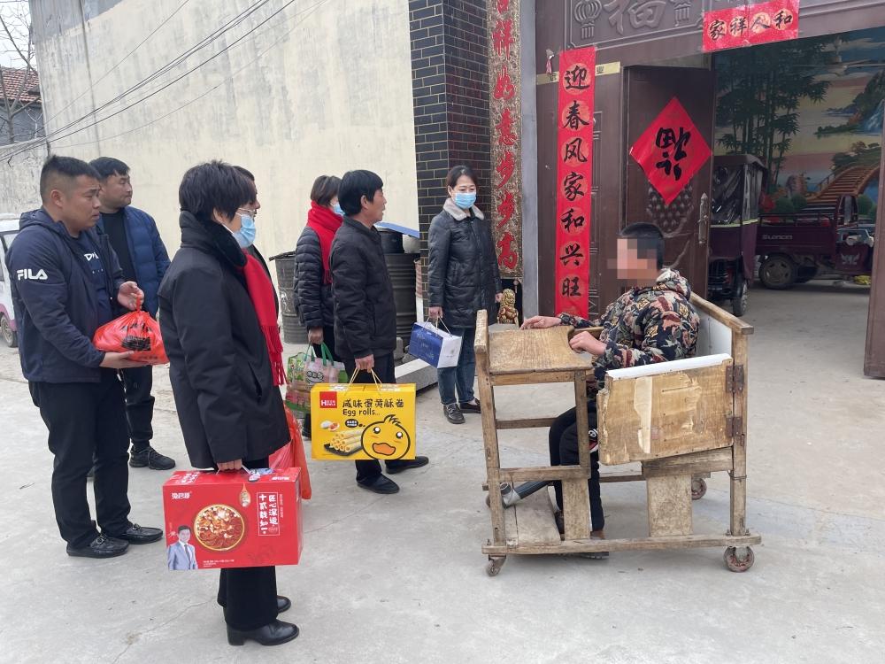 巨野法院章缝法庭联合青强爱心团队开展爱心父母活动