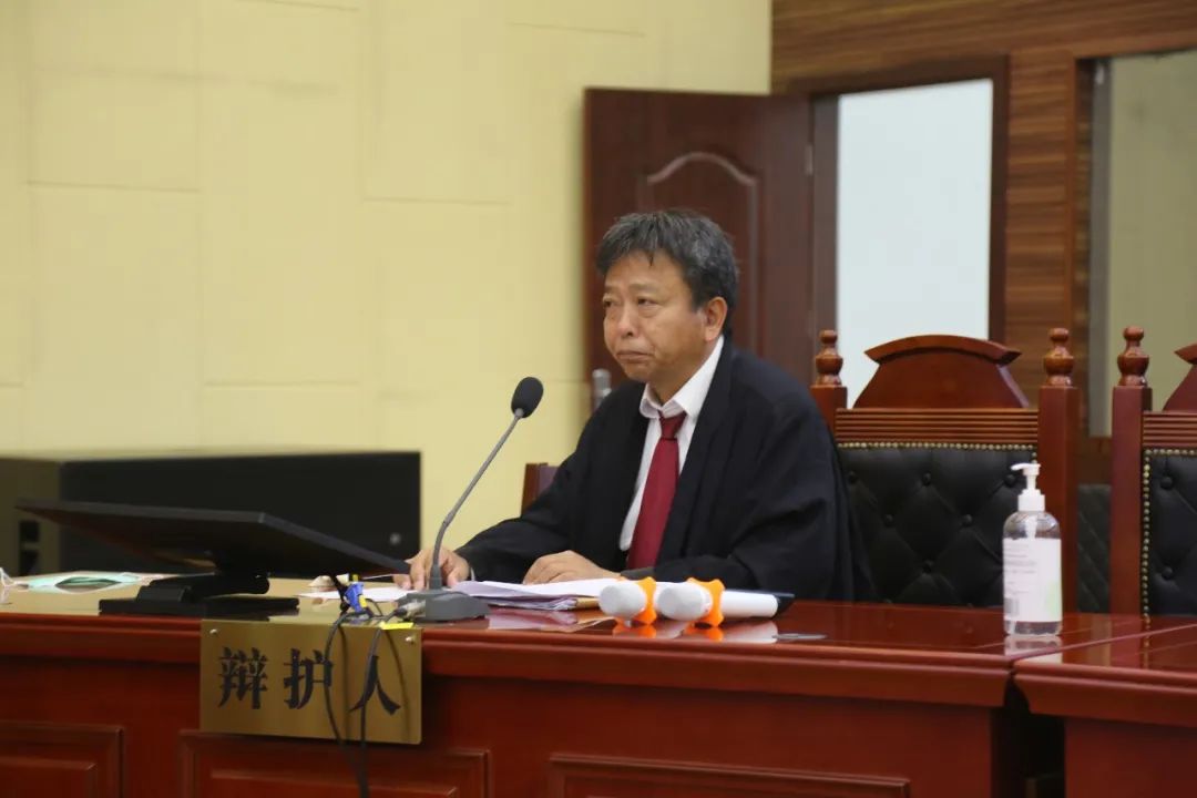 开远法院公开开庭审理被告人刘某陵受贿罪一案