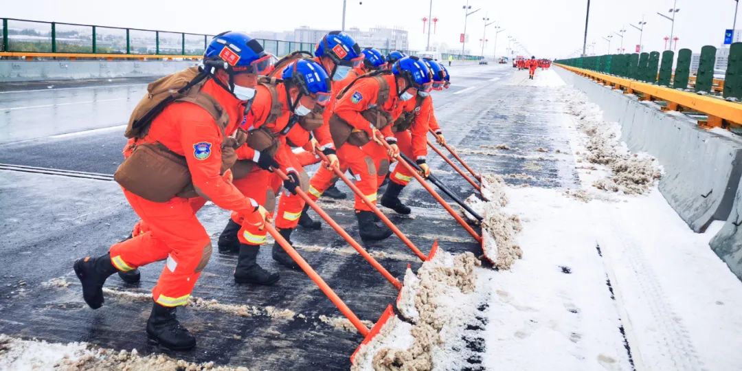 为民护航云南省森林消防总队全力做好低温暴雪天气救援