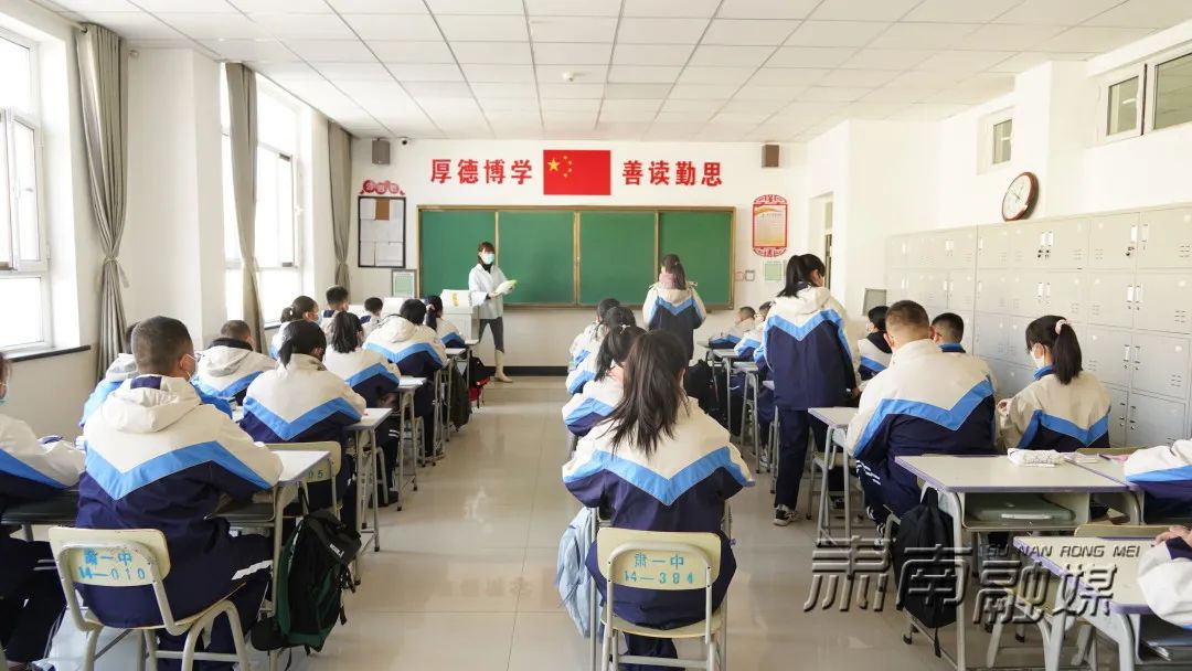 肃南一中初二年级级主任孔海兰表示"在新的学期,我们会对学生进行