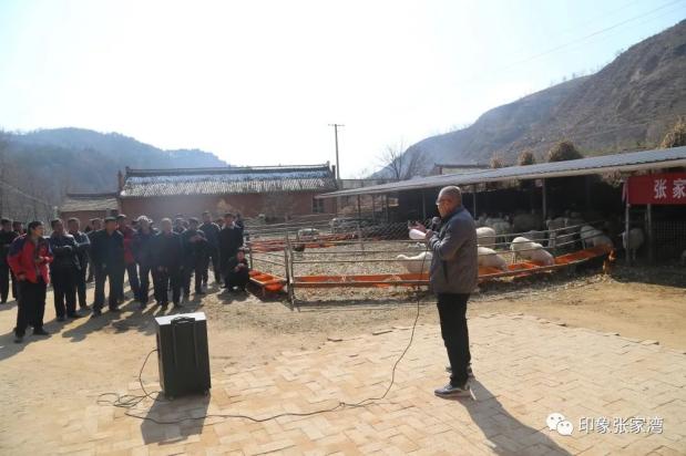 富县检察院牵头,邀请县畜牧兽医服务中心技术人员对张家湾镇约50余名
