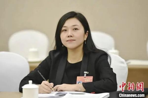 千年景德镇如何再出海张婧婧守传承之重创时代之新