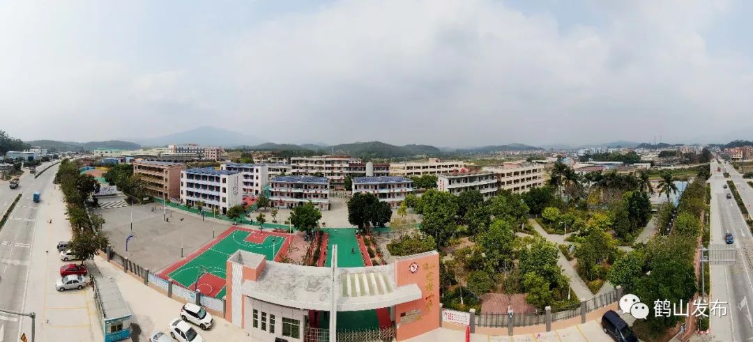 宅梧小学全景(宅梧镇 供图"广东好人 关杰初在学生教育方面,我觉得