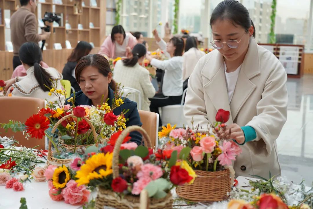 诗情花艺美丽相伴丨成武法院开展迎三八妇女节插花活动