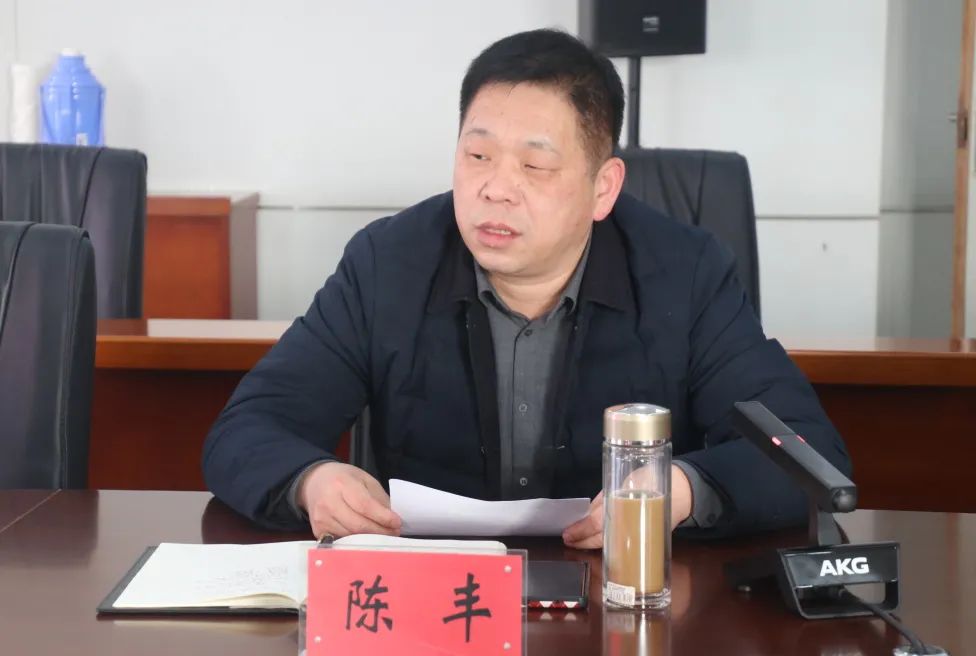 工商联副主席魏宁宁,司法局人民参与和促进法治股负责人赵高阳分别就