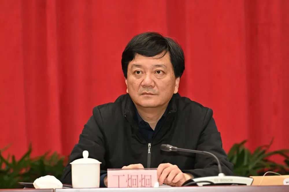 丁炯炯强调,要进一步巩固党史学习教育,队伍教育整顿成