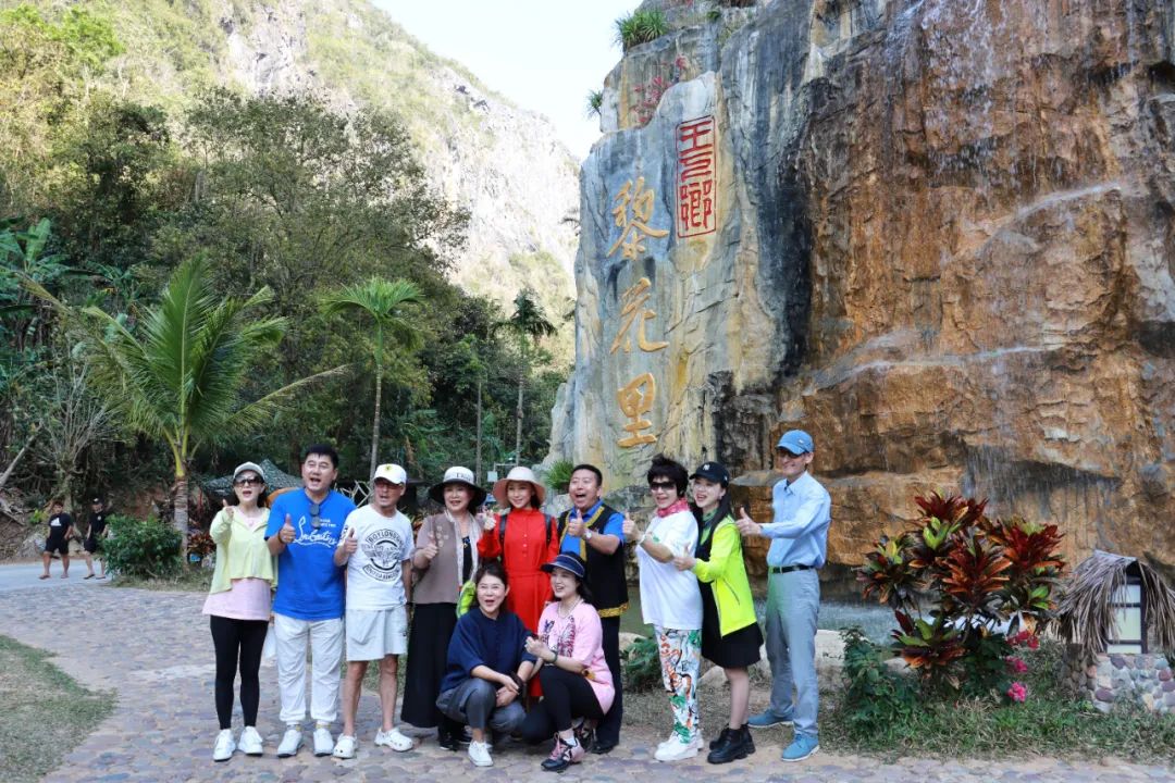 空政文工团国家一级演员接厚芳说"昌江人杰地灵,物华天宝,确实是一个
