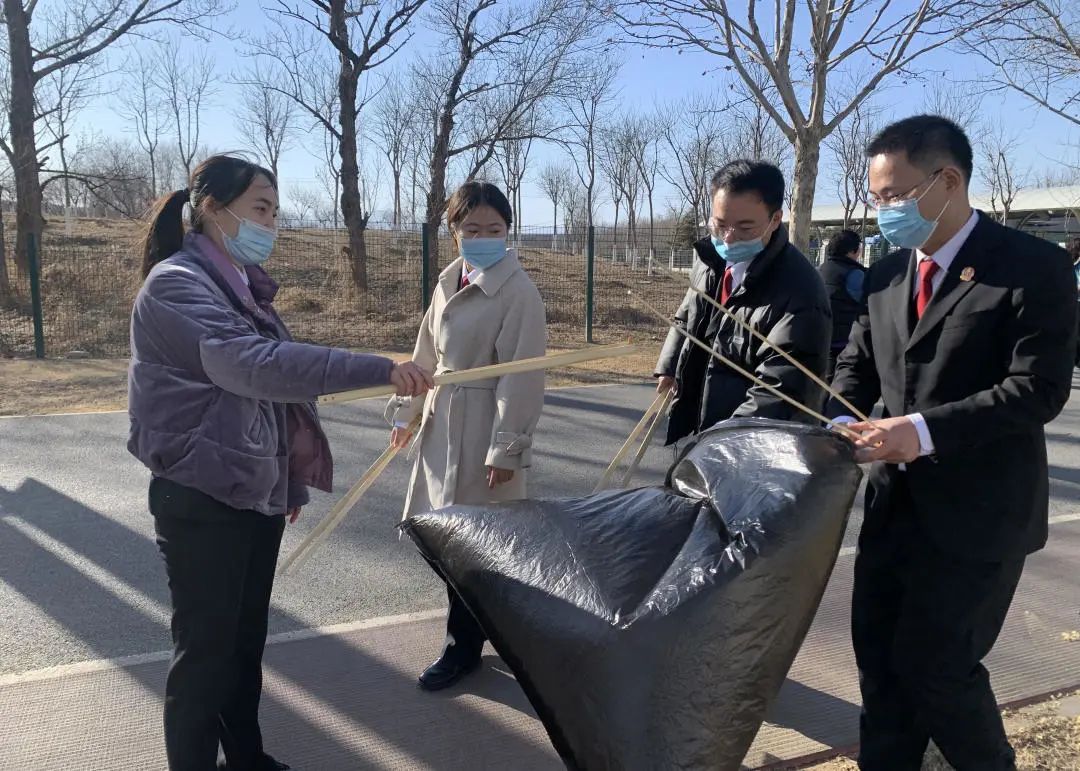 传承雷锋精神弘扬时代新风房法爱心团队在行动