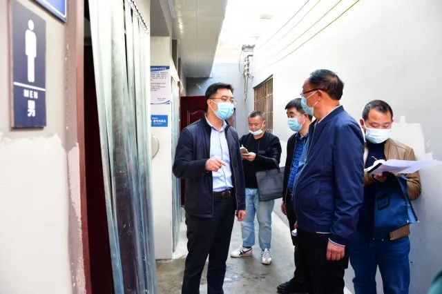 罗永斌先后来到三官庙菜市场,新生厂家属区,寿福巷,昭通监狱小区,滇