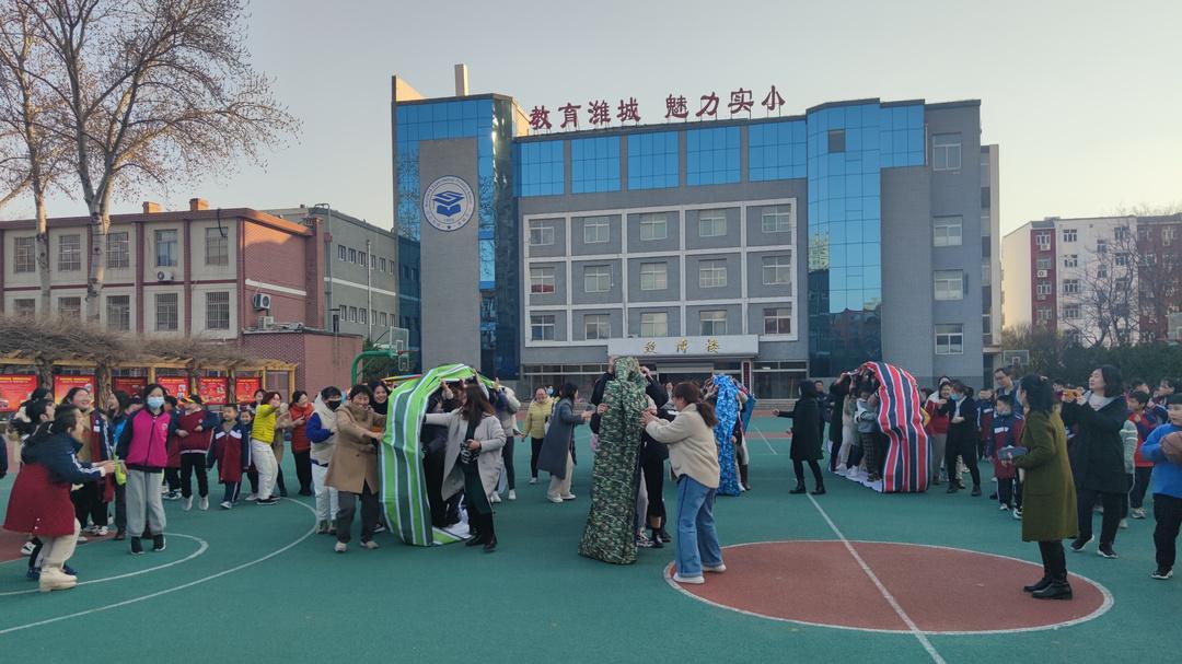 看潍坊各中小学校幼儿园这样致敬我们的校园闪光女神