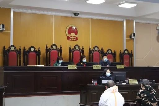 刑事审判庭吴红一个人的气场,从眼神你便能看出.