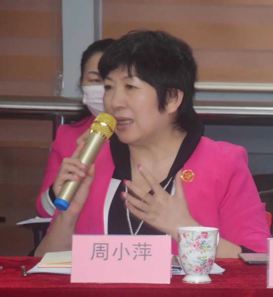 座谈会上,市女企协会会长,广东同德药业有限公司董事长周小萍代表协会