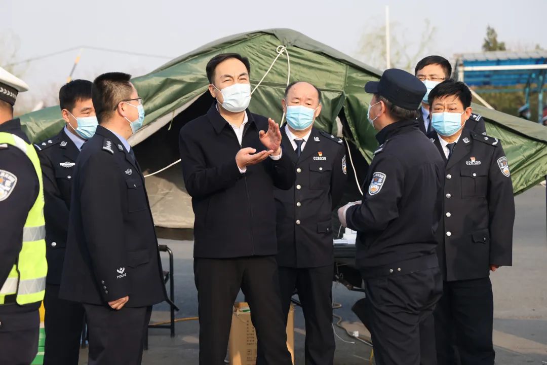 副市长公安局长陈宏伟检查指导三道防线疫情检测查控工作