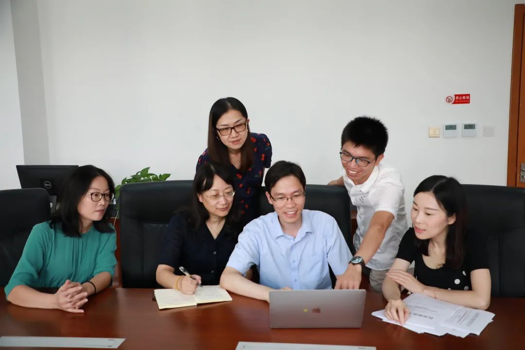 聚焦杭州两会严从根委员耕耘奉献校为家教书育人学为根