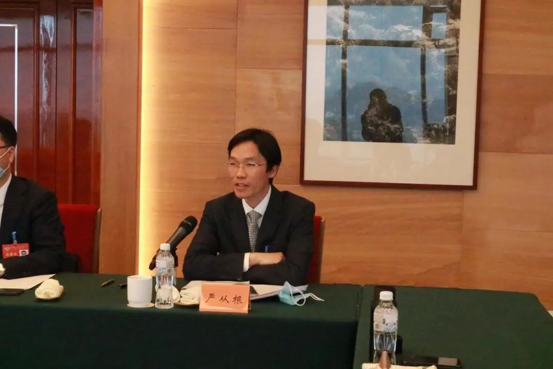 严从根委员说,建议政协办好三个"讲堂:一是办好专家引领委员成长的