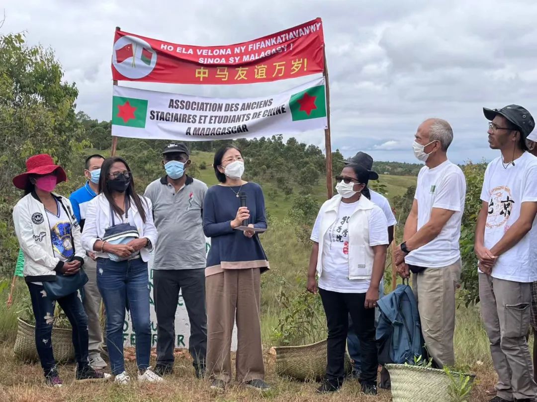 驻马达加斯加大使参加中马友谊公益植树活动