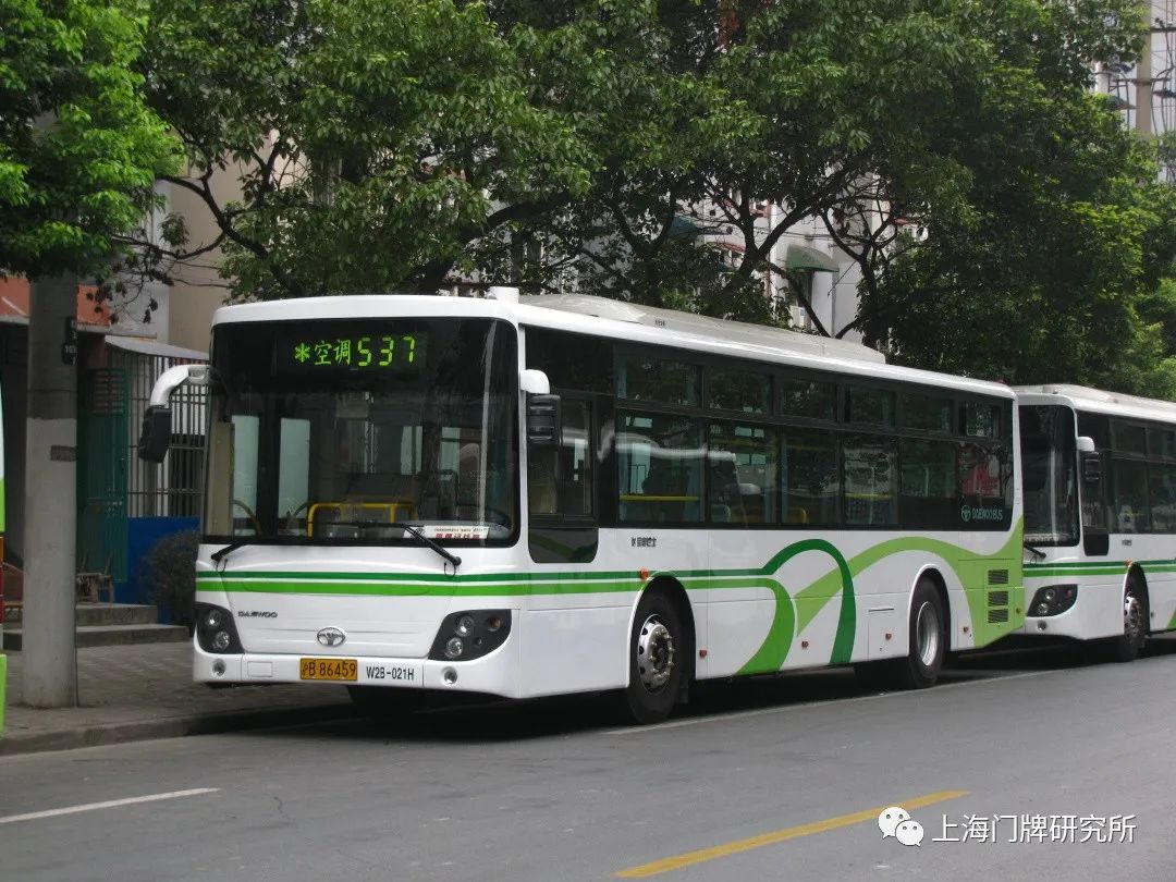 中华路(魏家钧 摄)537路swb6129bev38(s2y)型电动客车,西藏北路(魏