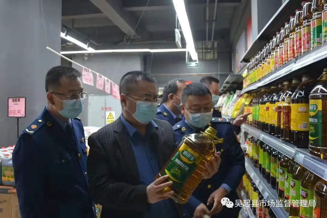 豪渝火锅,民康大药房和金海驰市场等重点场所,就清明期间食品药品