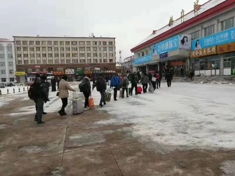 西接松嫩平原,为伊春市辖县级市,是伊春地区的南部门户,既有绥佳铁路