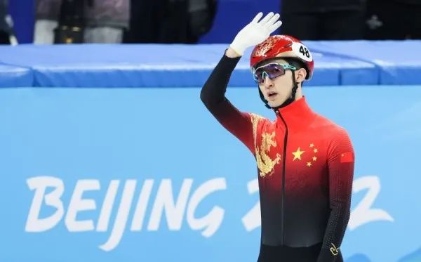 武大靖非常激动希望可以把中国体育精神传递给更多年轻人