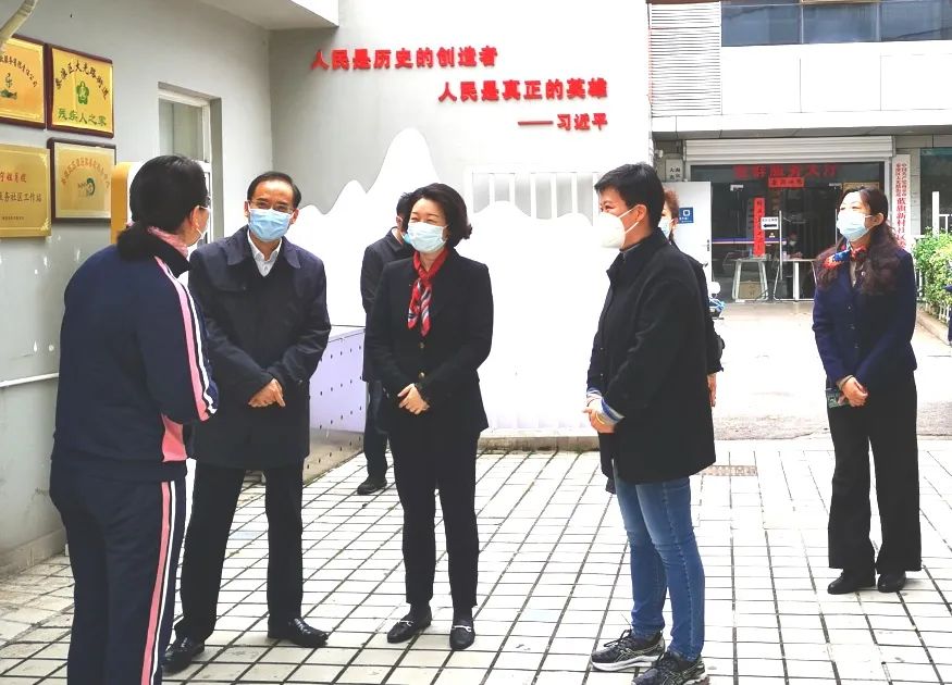 会前,市妇联主席吴曦带队调研了建邺区苍山路社区,秦淮区蓝旗社区