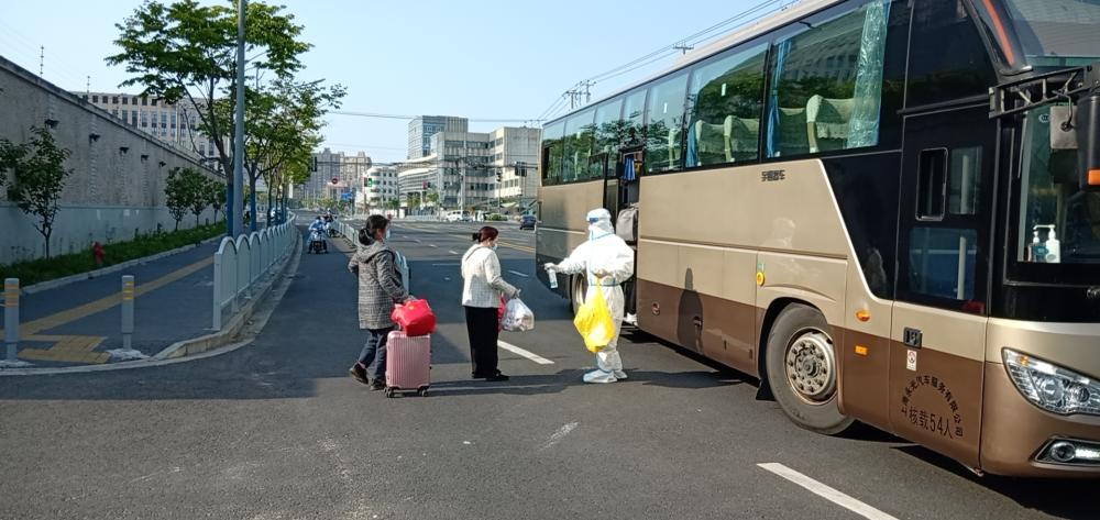 刚从女子戒毒所借调到顾村司法所的90后民警王从云已是一个4岁孩子的