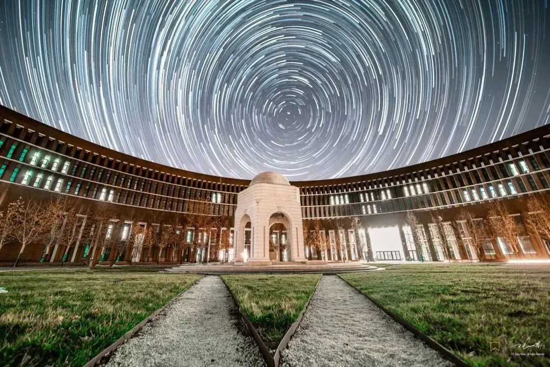 天津大学穹顶之上繁星璀璨武汉大学卧看星月逐梦珞珈空瞰校园横过手机