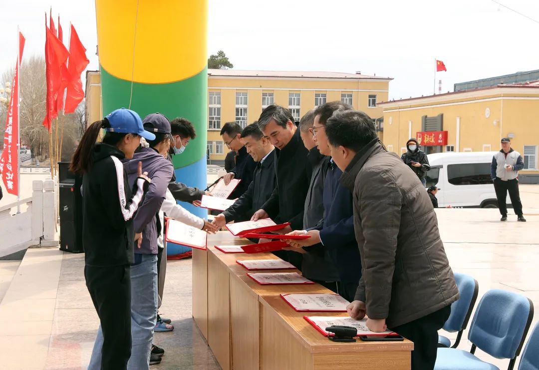 厂分获女子团体接力赛前三名;铸锻钢铸钢厂夏斌,设备能源燃气厂刘金奇