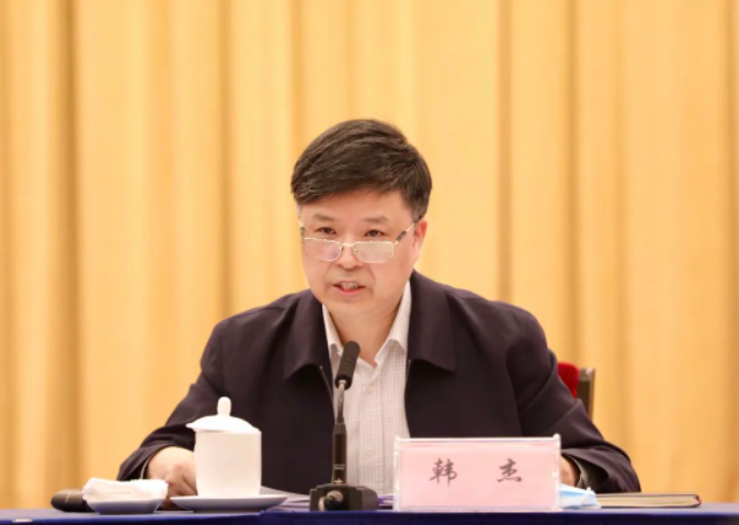 省商务厅厅长韩杰通报了一季度全省出口,消费专班工作和下步工作安排.