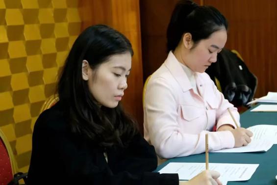 法院青年说丨灵山法院覃榕随着心中光照的方向指引走向远方