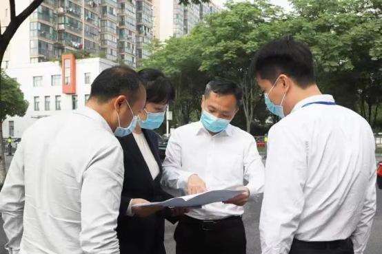 在丰华社区,辛家庵村熊邓幸福家园,濡溪村,塘南村等地,杨育星走街入巷