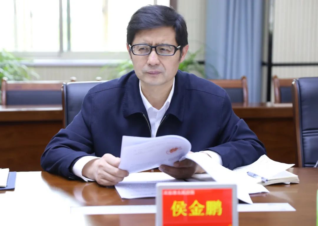 刑事审判工作并召开座谈会,天长法院党组书记,院长侯金鹏等陪同调研