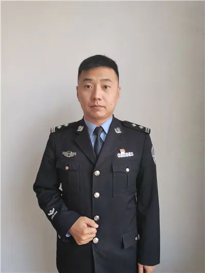 致敬新时代政法英模无论在哪个岗位都能交出满意的答卷张志