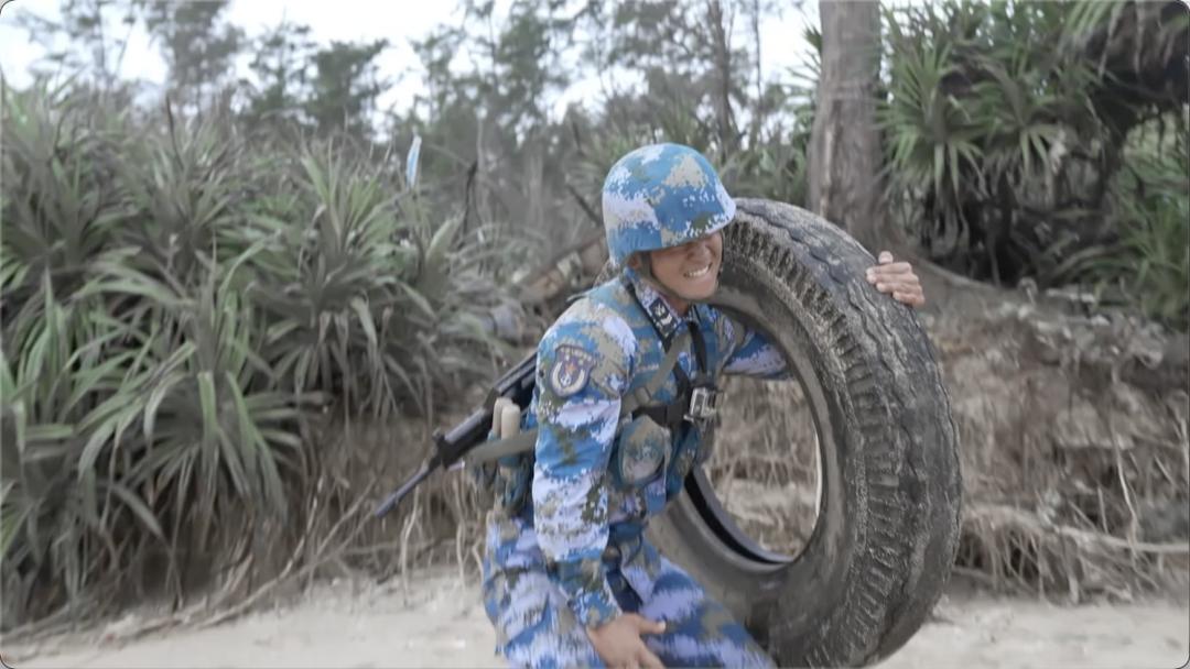 蛟龙出海各显神威看海军蛟龙突击队员选拔赛