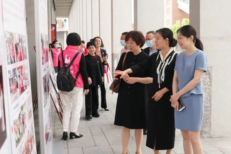 现场,奉化区副区长吴盈盈,宁波市妇女活动中心主任虞雪芬,奉化区妇联