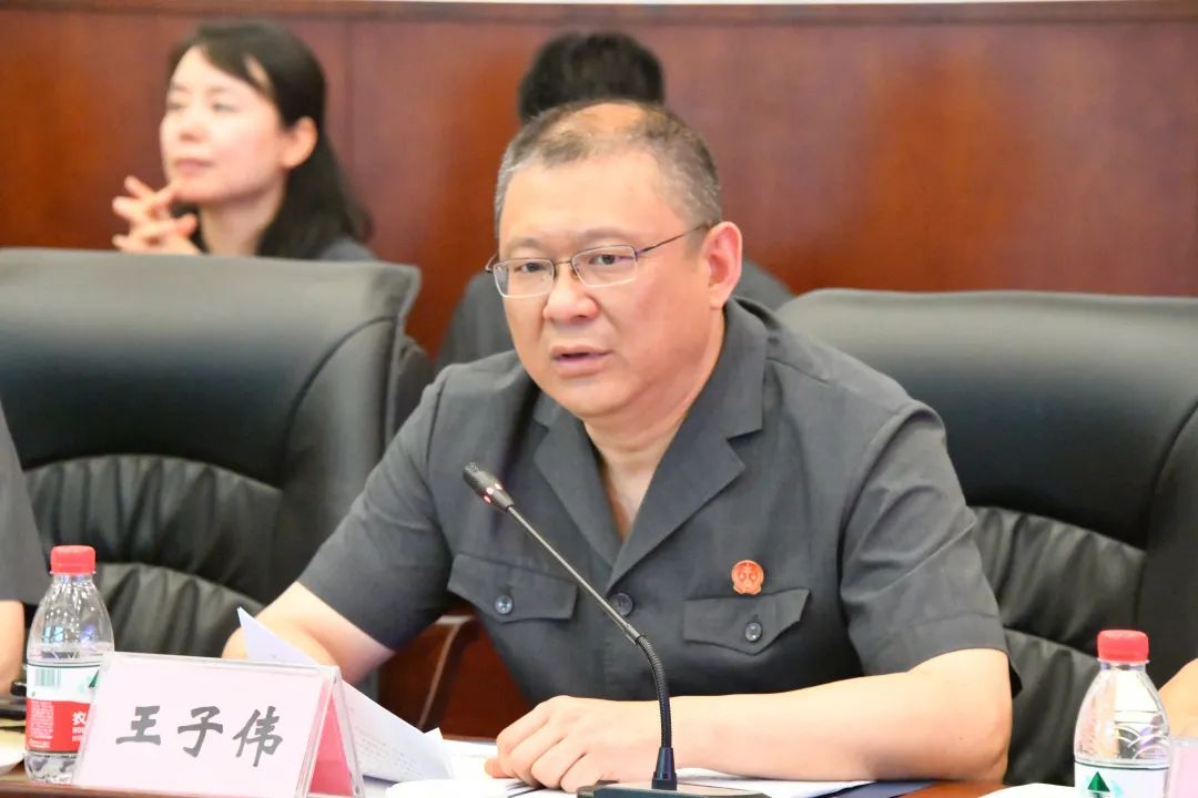 最后,王子伟院长表示,感谢各位领导,代表长期以来对九龙坡法院的关心
