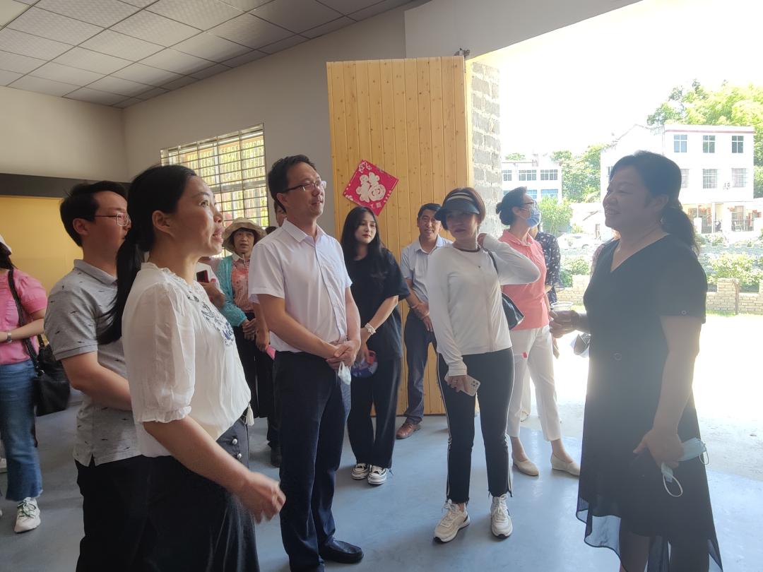 省妇联党组成员副主席彭艳红一行到麻城市开展下基层察民情解民忧暖