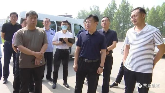 6月14日上午,县委副书记,县长卢占军督导检查防汛备汛及道路扬尘治理
