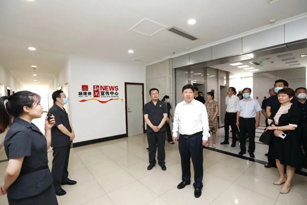 市法院党组书记,院长李向阳汇报了全市法院巩固教育整顿成果工作情况